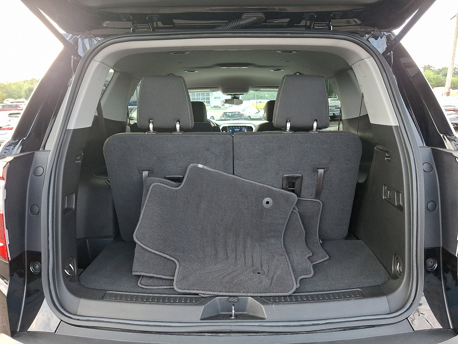 Used 2023 GMC Acadia SLE image 29