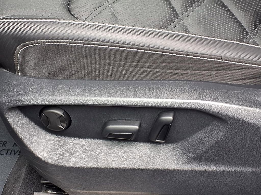 Used 2025 Volkswagen Atlas Cross Sport SE image 4