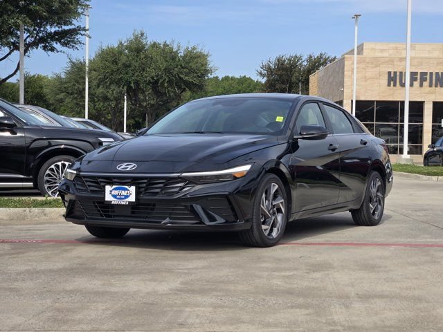 Certified 2026 Hyundai Elantra Limited FWD image 3
