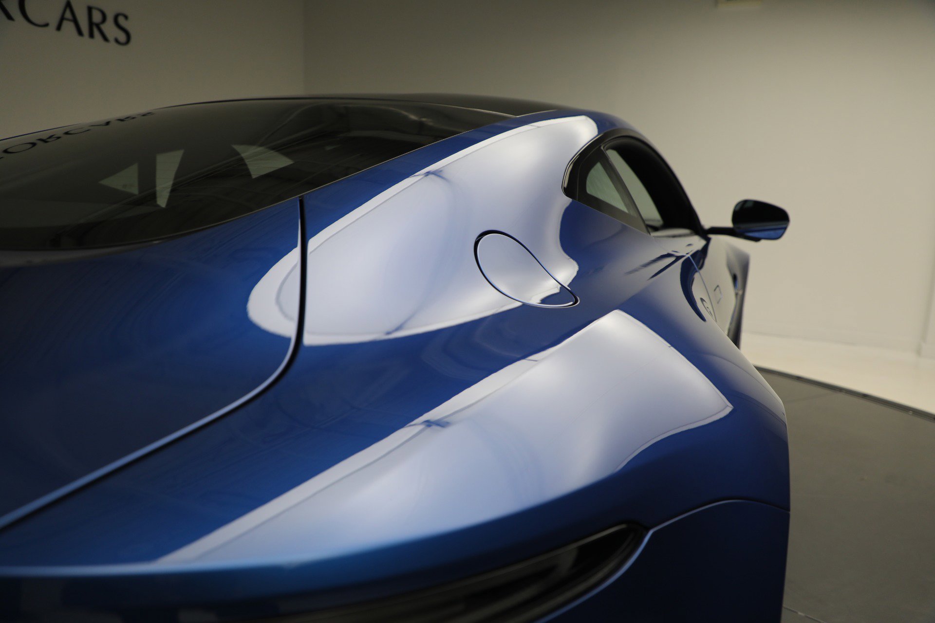 Used 2025 Aston Martin V8 Vantage Coupe image 33