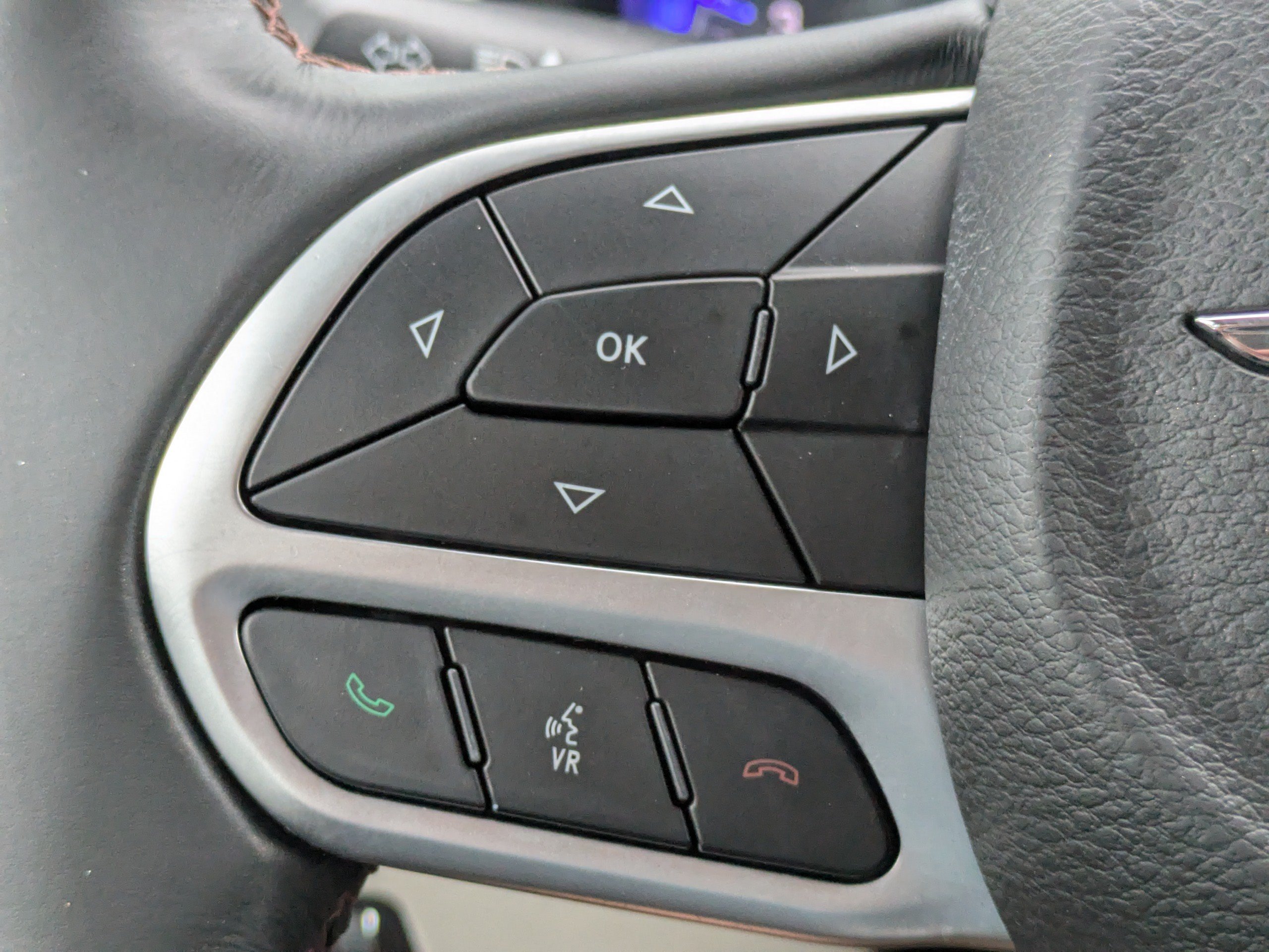 Used 2018 Chrysler Pacifica Touring-L FWD image 27