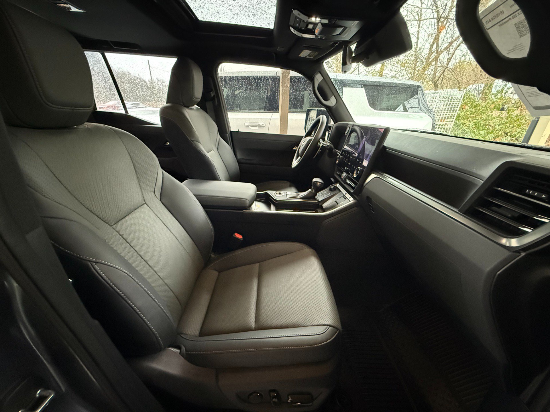 Used 2025 Lexus GX 550 w/ Accessory Package (2T) AWD/4WD image 14