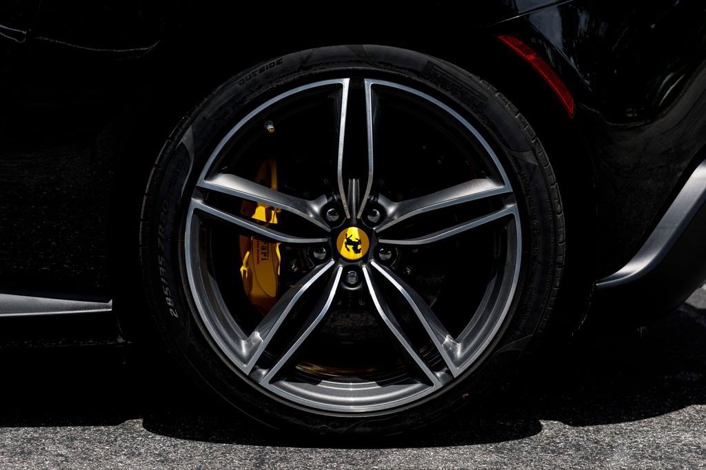 Used 2022 Ferrari Roma RWD image 38