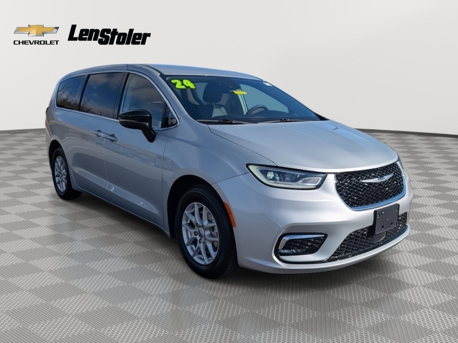 Used 2024 Chrysler Pacifica Touring-L image 6