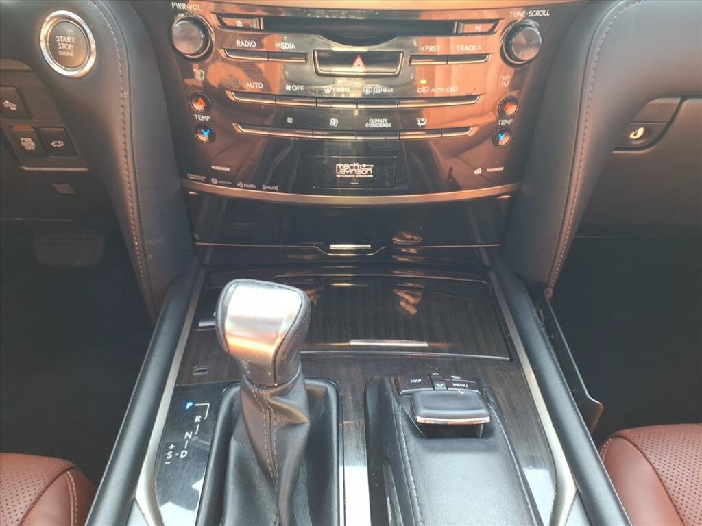 Used 2016 Lexus LX 570 4WD w/ Luxury Package image 30