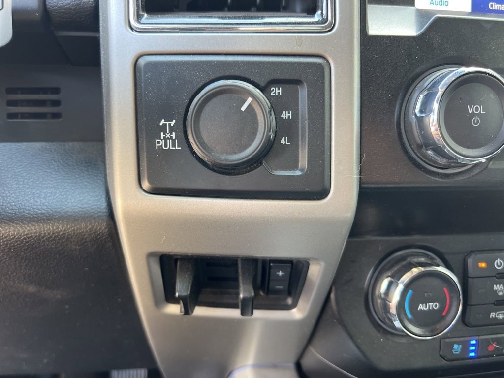 Used 2020 Ford F350 Lariat w/ Chrome Package image 18