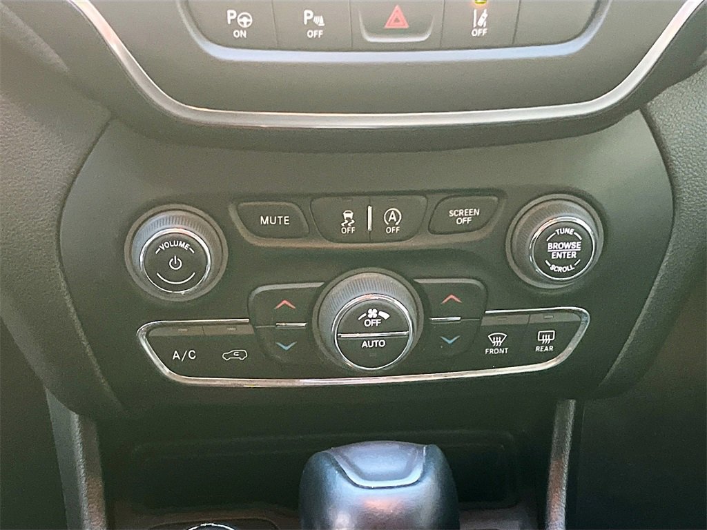 Used 2023 Jeep Cherokee Altitude Lux w/ Lux Elite Package image 16