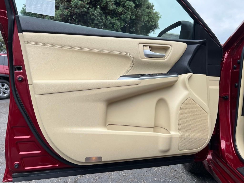 Used 2015 Toyota Camry XLE w/ Advanced Technology Package FWD image 40