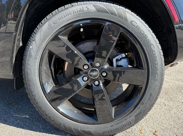 New 2025 Land Rover Defender 110 X-Dynamic SE image 11