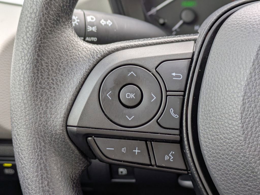 Used 2025 Toyota Corolla LE image 23