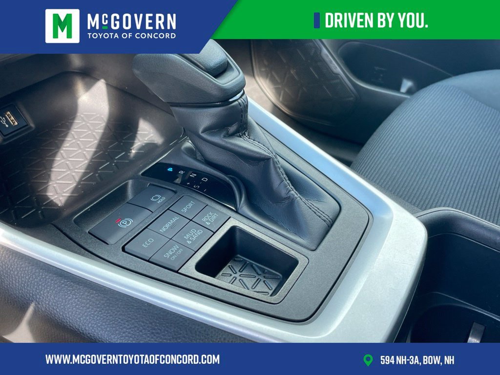 Used 2024 Toyota RAV4 LE AWD/4WD image 35