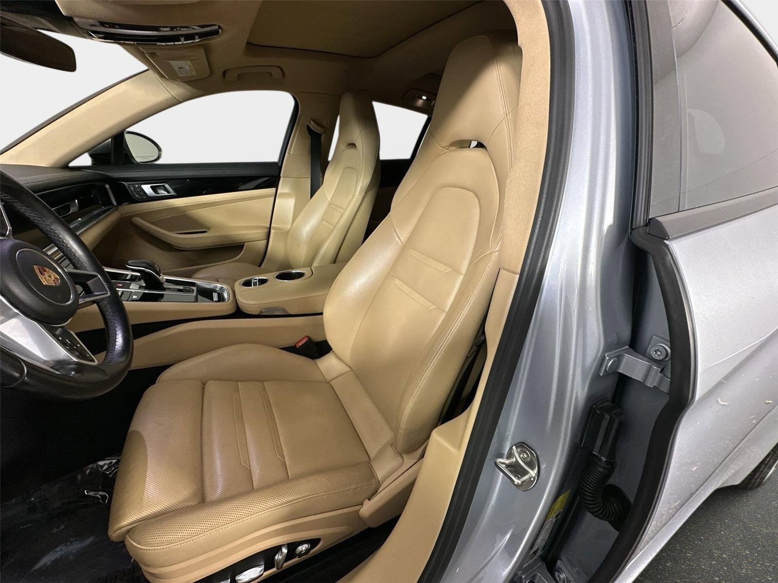 Used 2018 Porsche Panamera 4 image 11