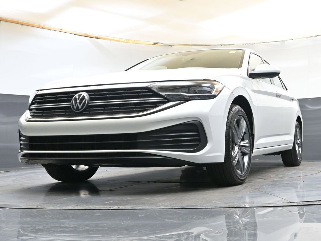 Used 2023 Volkswagen Jetta SE w/ Panoramic Sunroof Package FWD image 29