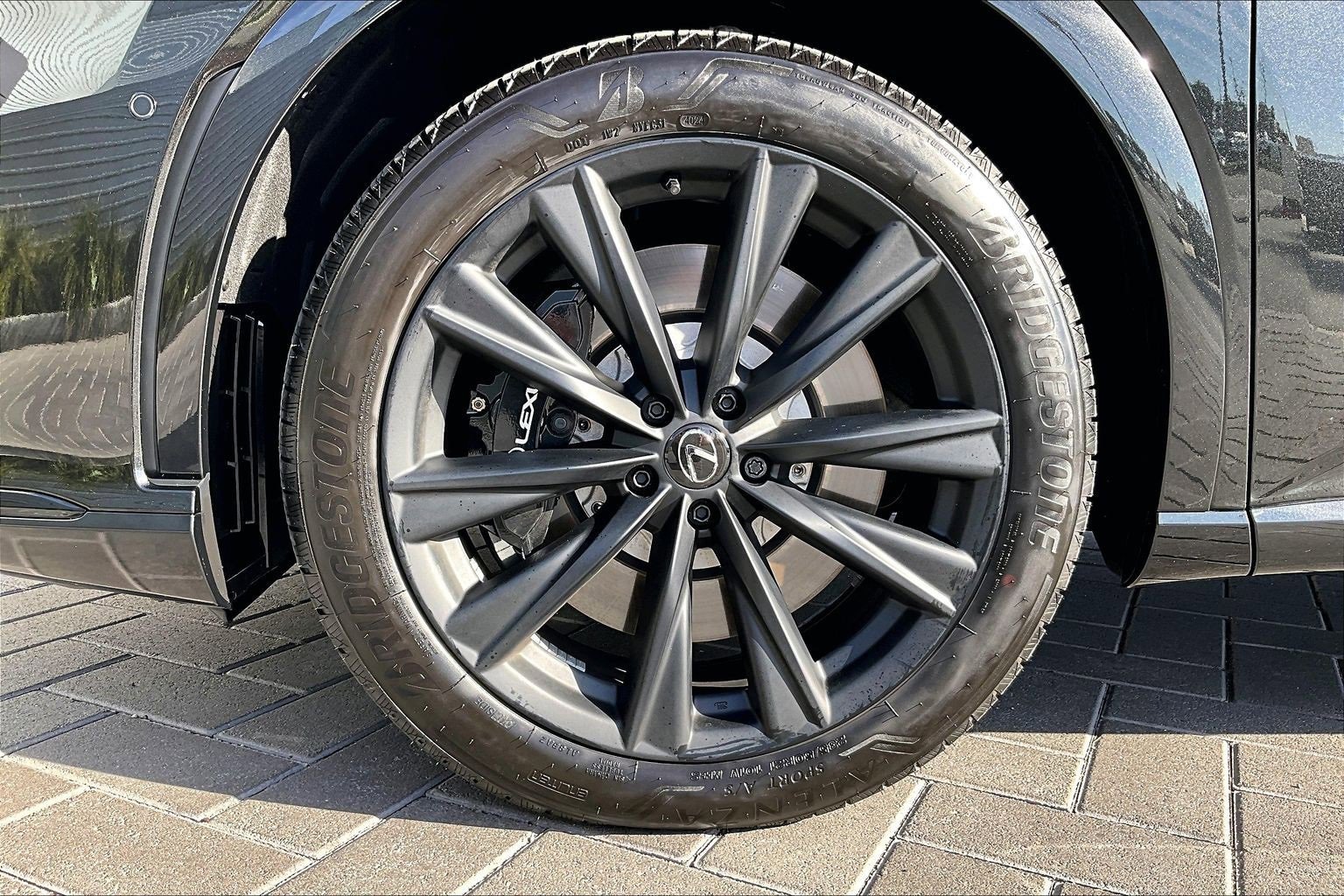 Used 2025 Lexus RX 500h F Sport w/ Convenience Package image 9