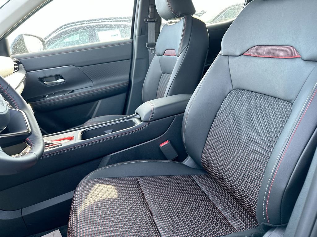 Certified 2025 Nissan Kicks SR image 22