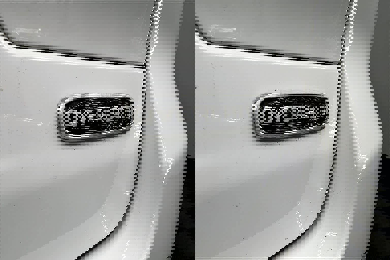 Used 2025 Jeep Grand Cherokee Overland w/ Trailer Tow Package image 9