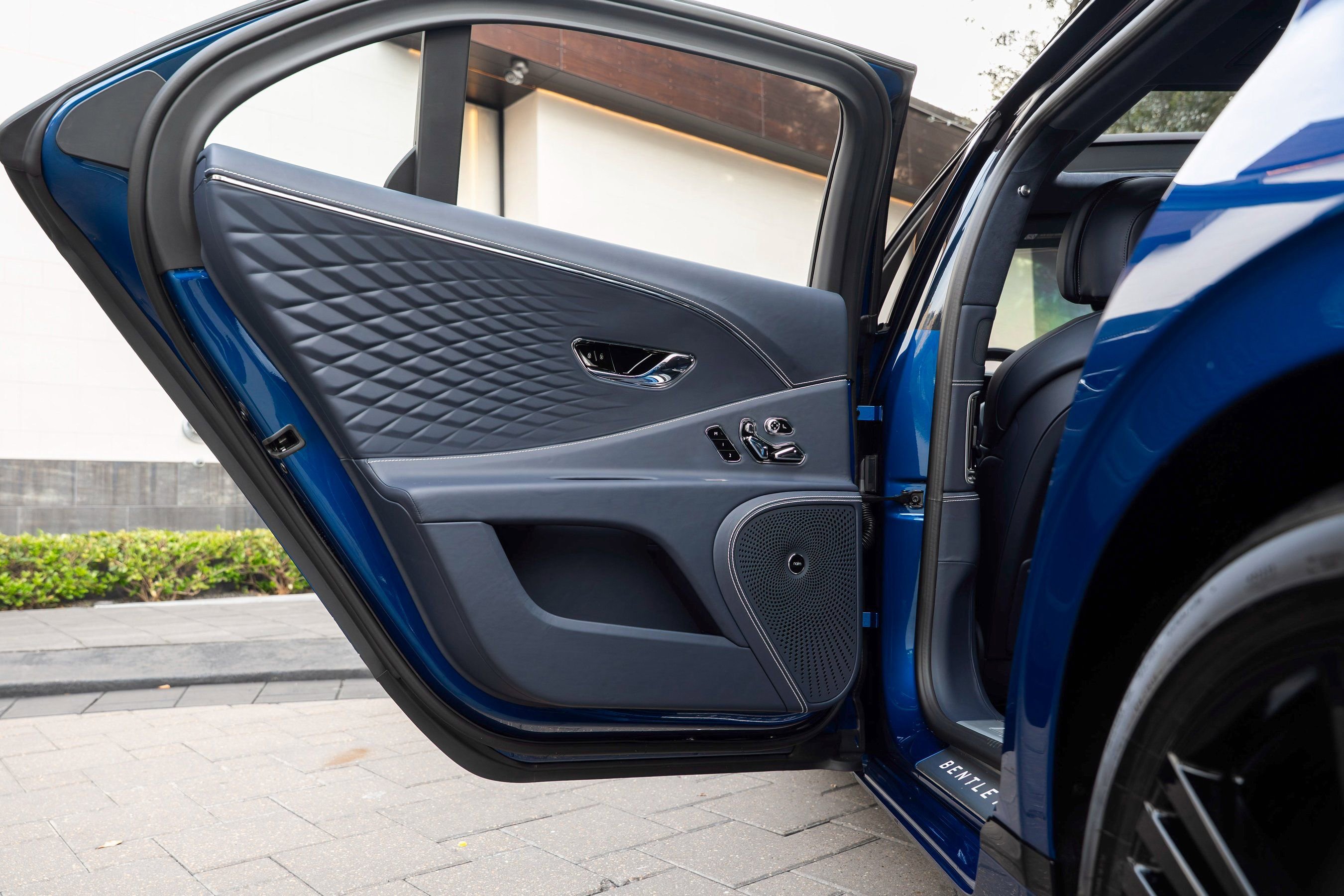 Used 2026 Bentley Flying Spur Azure image 40