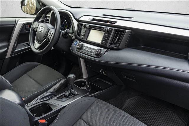 Used 2018 Toyota RAV4 LE image 27