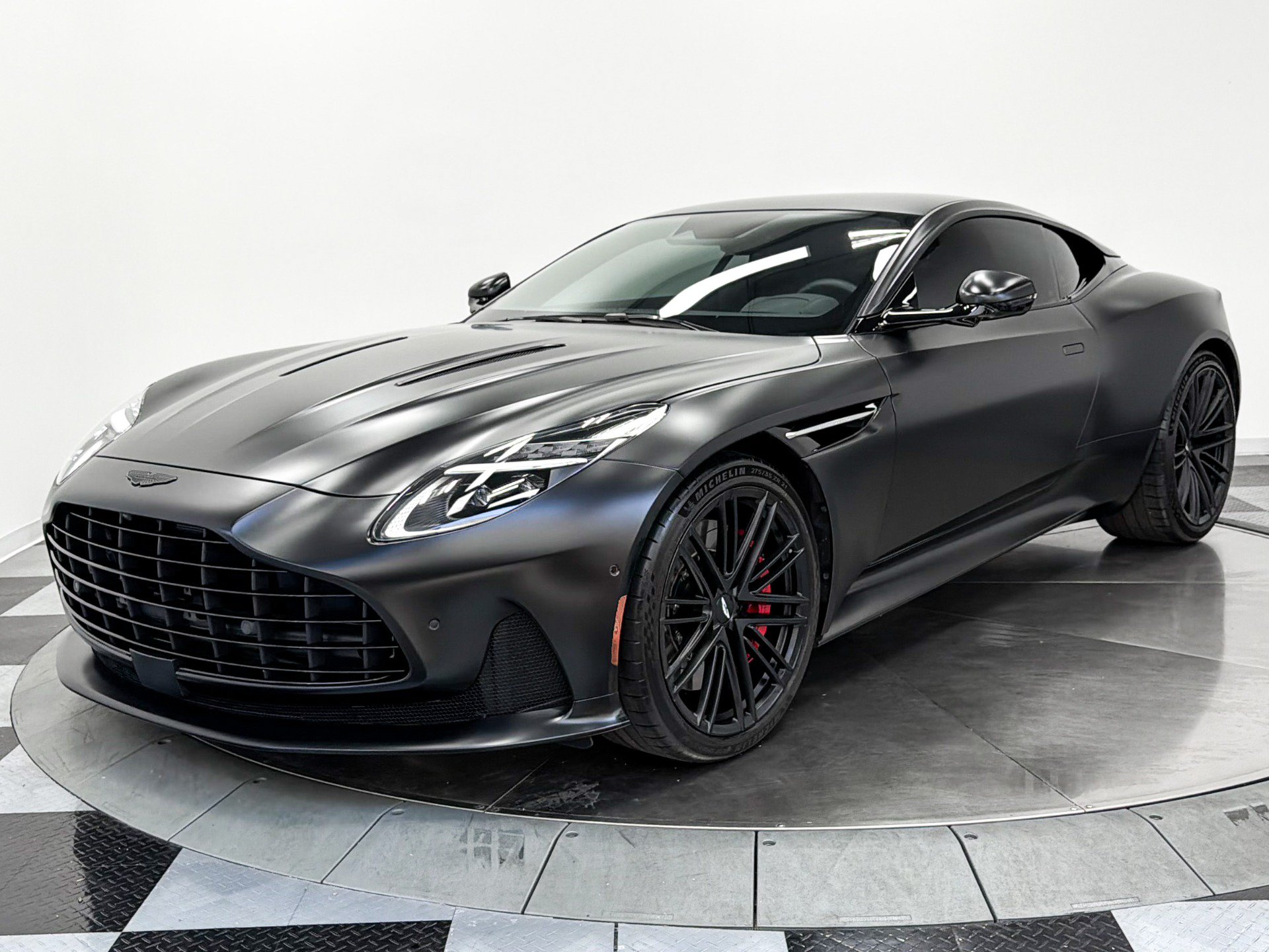 Used 2025 Aston Martin DB12 Coupe RWD image 30