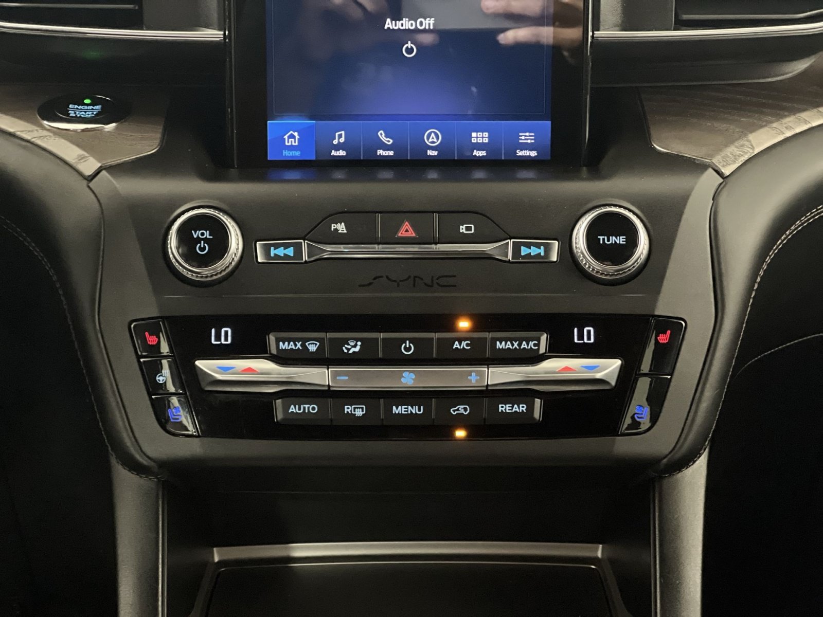 Used 2020 Ford Explorer Platinum w/ Premium Technology Package AWD/4WD image 21