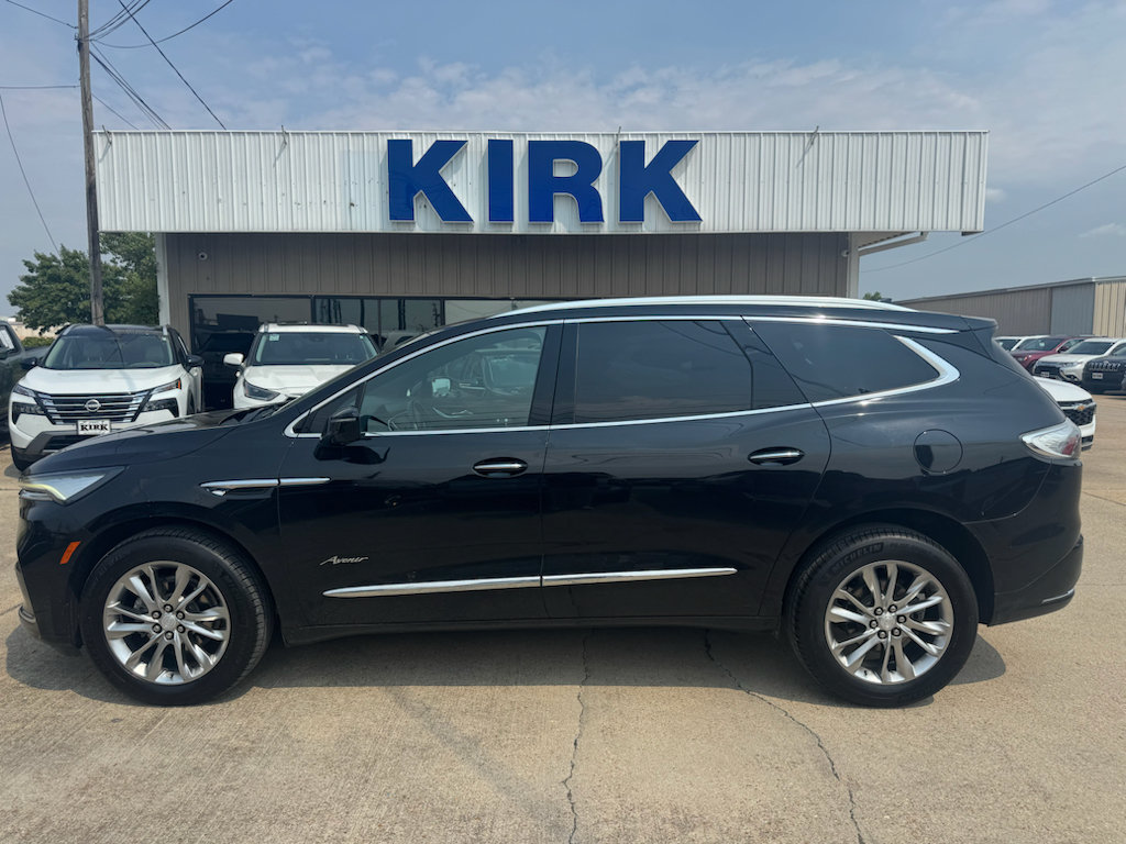 Used 2022 Buick Enclave Avenir w/ Avenir Technology Package FWD image 2