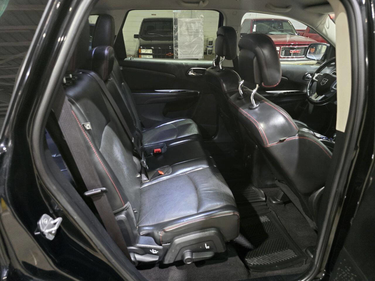 Used 2015 Dodge Journey R/T w/ Flexible Seating Group image 32