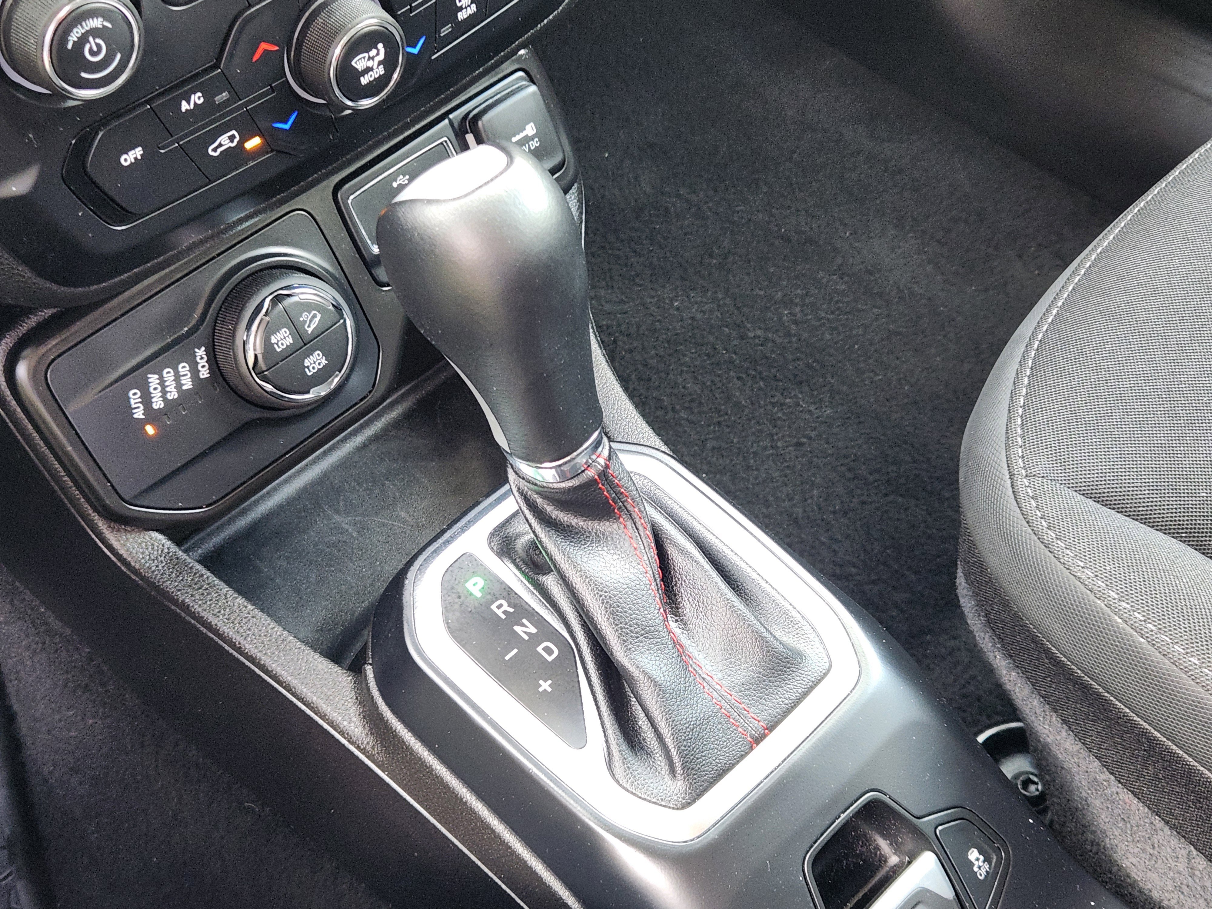 Used 2023 Jeep Renegade Trailhawk image 21