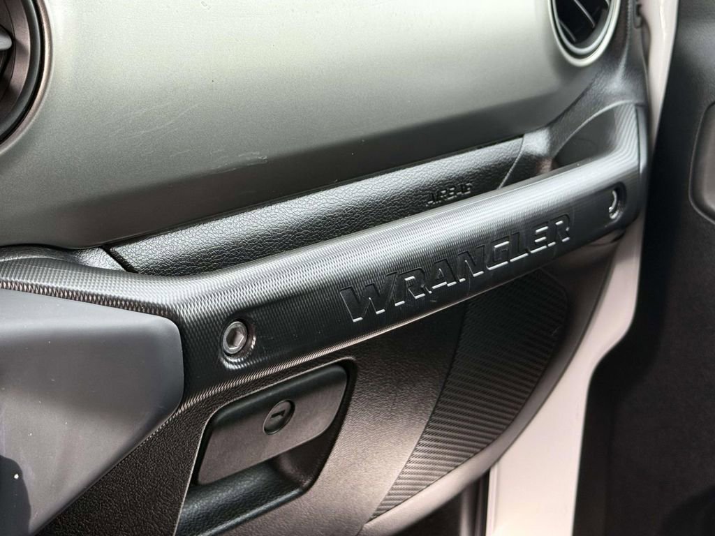 Used 2018 Jeep Wrangler Unlimited Sport S image 35