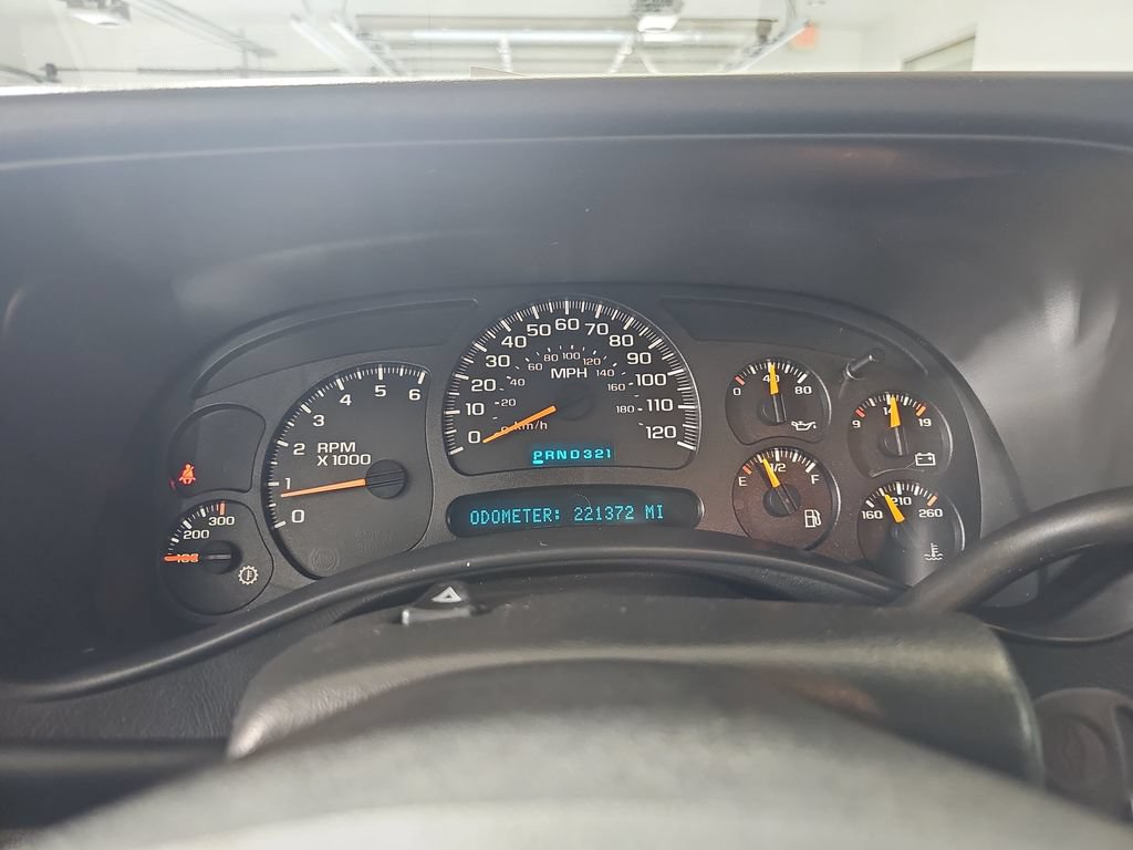 Used 2004 Chevrolet Silverado 2500 W/T w/ Snow Plow Prep Package AWD/4WD image 17