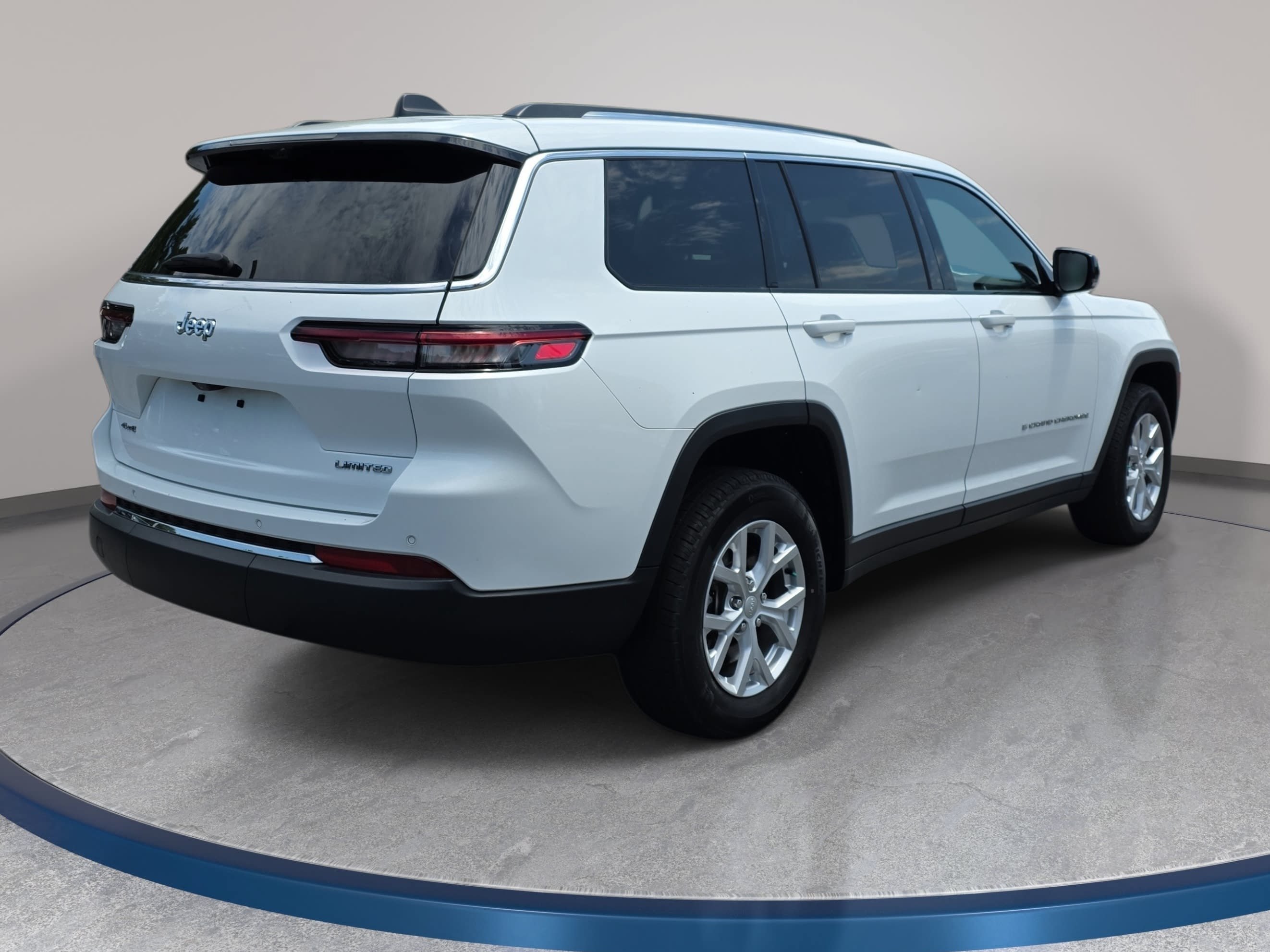 Certified 2023 Jeep Grand Cherokee L Limited w/ Luxury Tech Group II AWD/4WD image 5