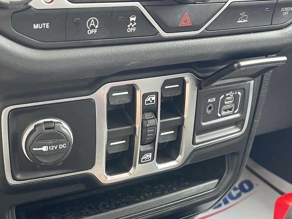 Used 2024 Jeep Wrangler Sahara image 28