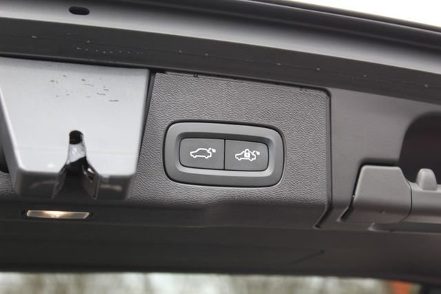 Used 2024 Volvo XC60 B5 Plus image 6