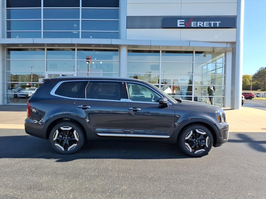 Used 2025 Kia Telluride S image 2