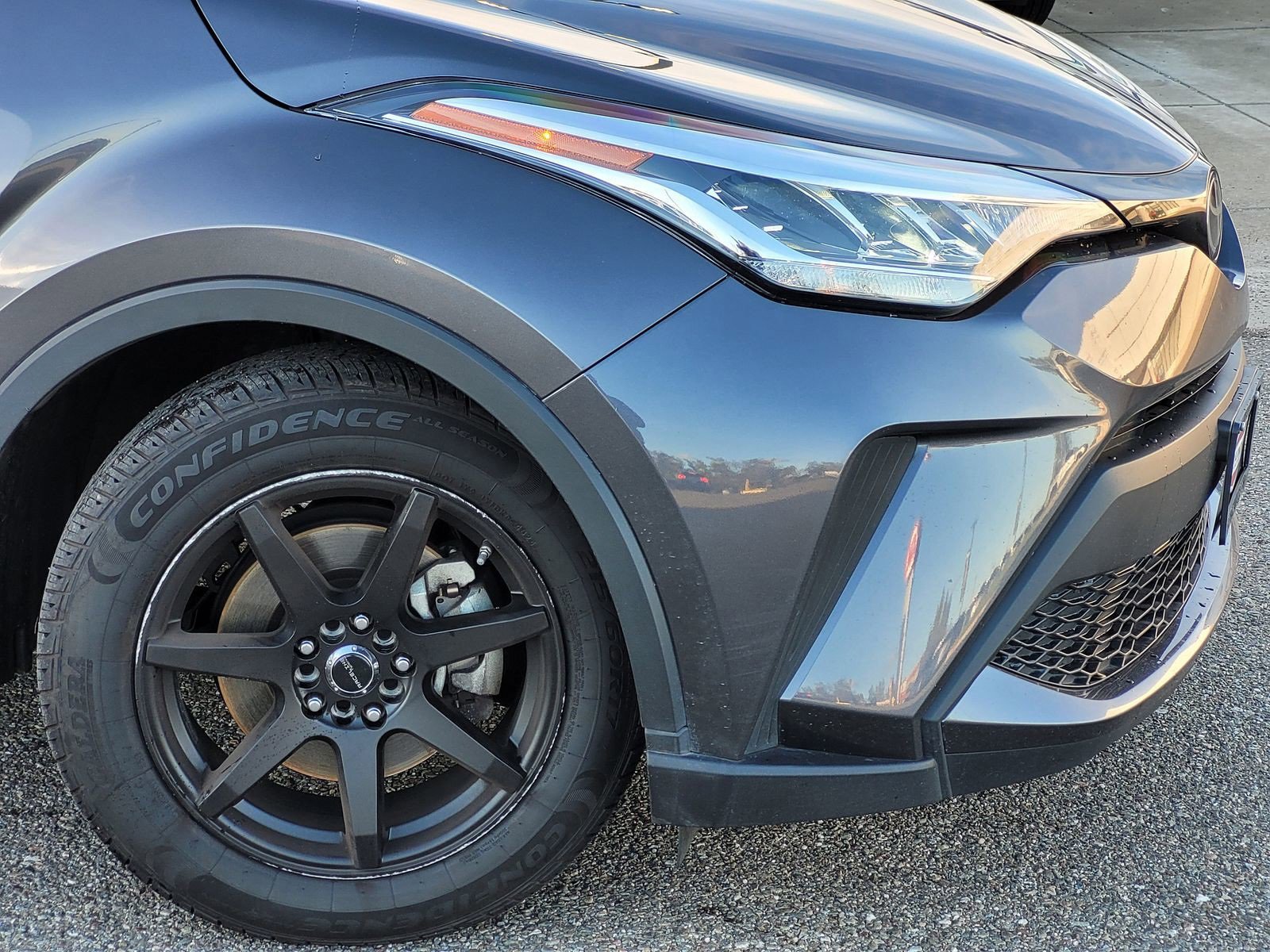 Used 2021 Toyota C-HR LE image 3