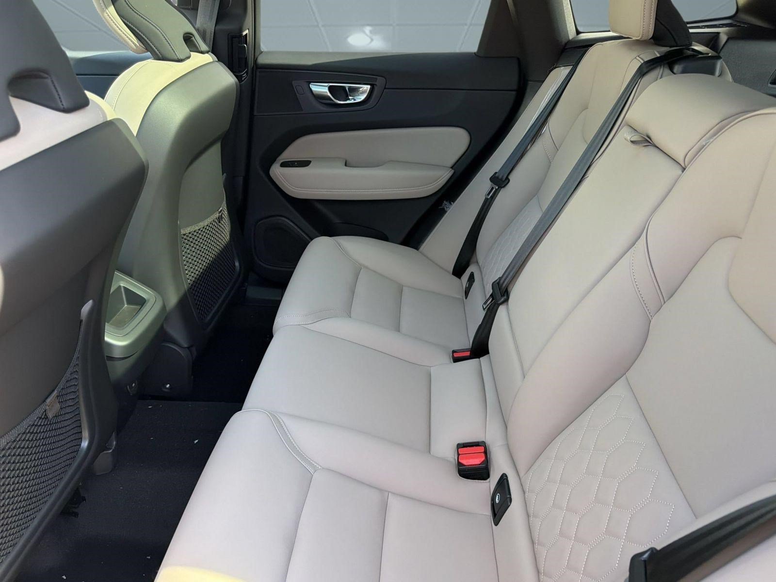 New 2026 Volvo XC60 B5 Core w/ Climate Package AWD/4WD image 24