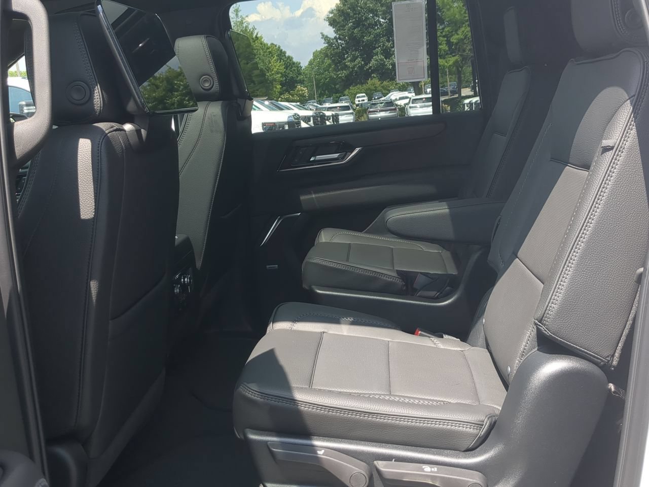 New 2026 GMC Yukon XL Denali w/ Denali Reserve Package AWD/4WD image 26