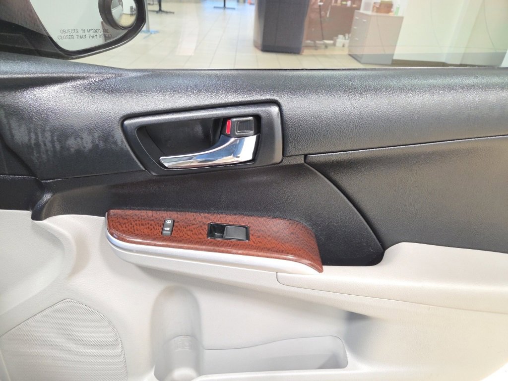 Used 2013 Toyota Camry XLE image 19