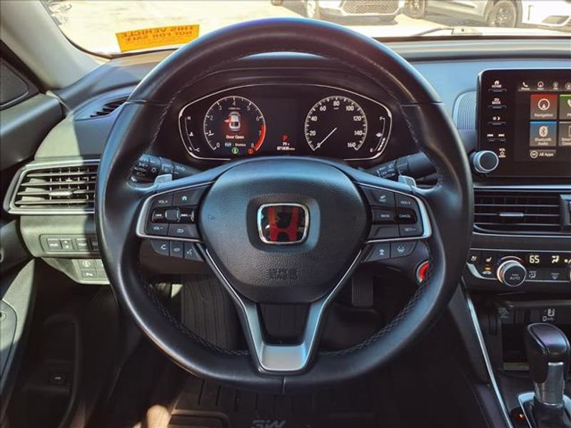 Used 2018 Honda Accord Touring image 14