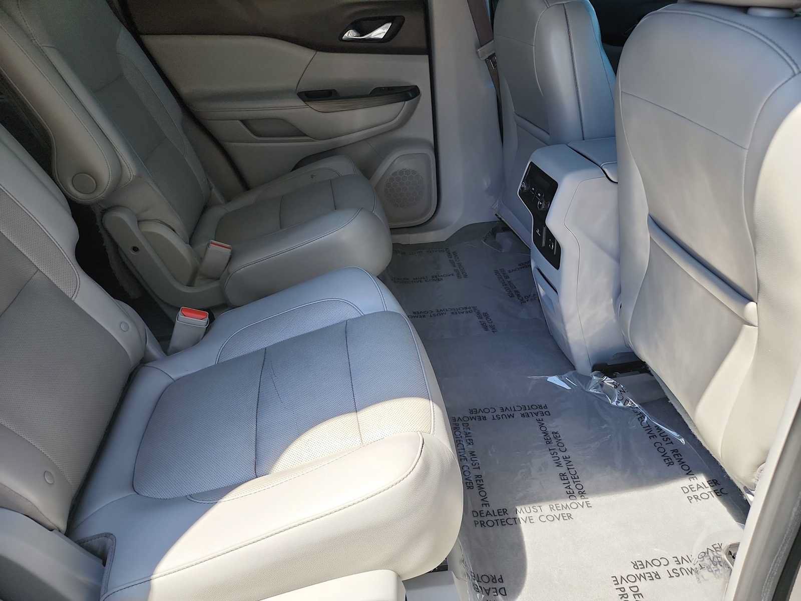 Used 2018 GMC Acadia SLT w/ LPO, Black Accent Package FWD image 26