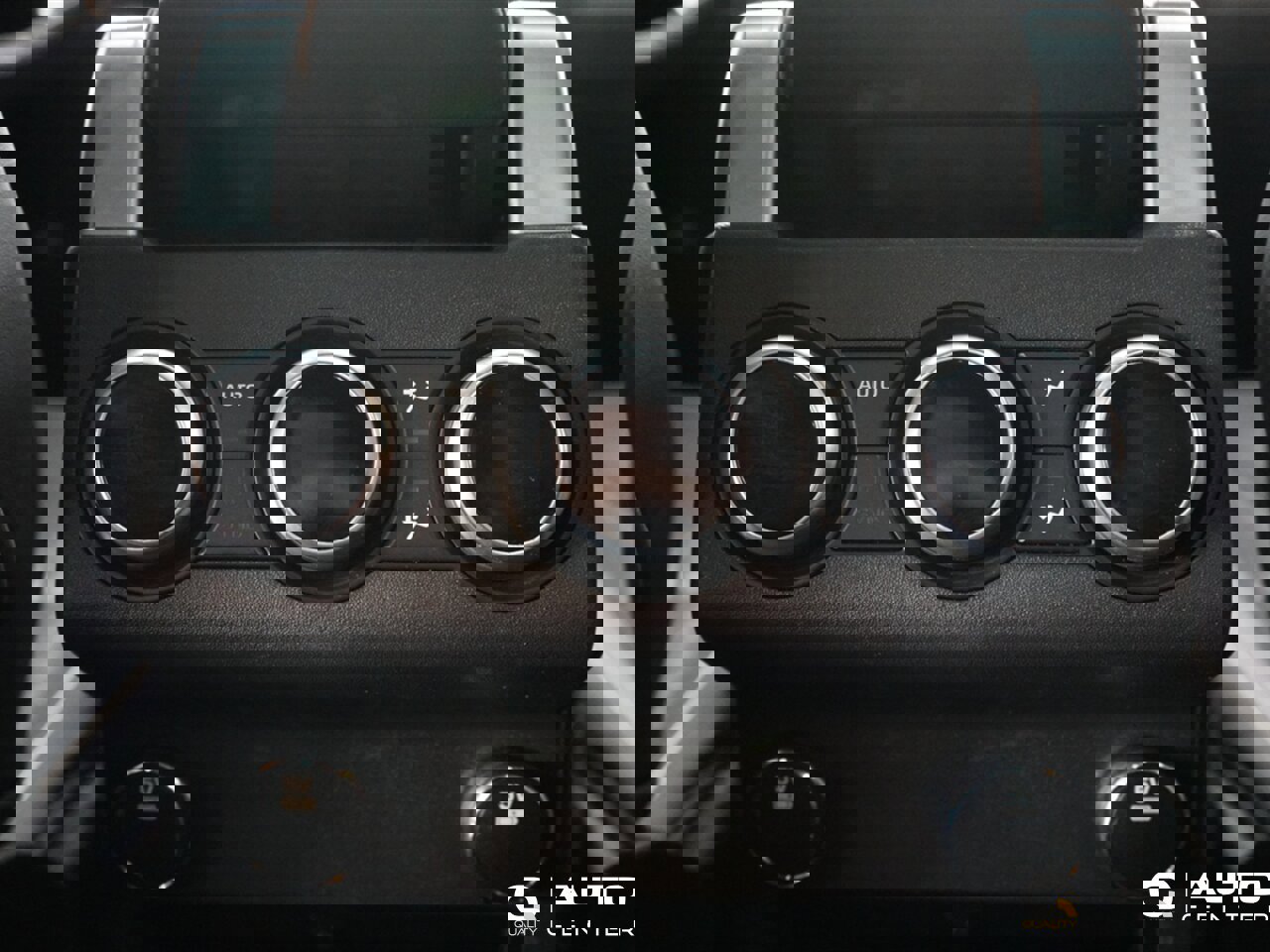 Used 2017 Land Rover Discovery HSE image 44