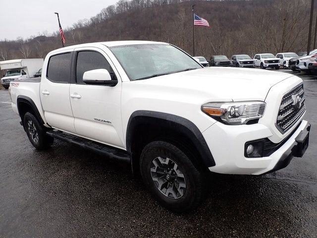 Used 2017 Toyota Tacoma TRD Off-Road w/ Premium & Technology Package image 7
