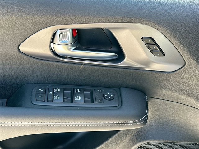 New 2026 Chrysler Pacifica Select w/ S Appearance Package image 17