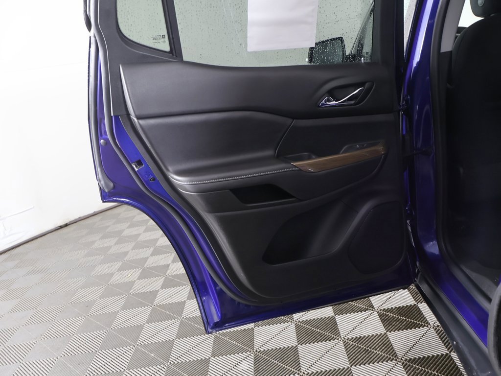 Used 2023 GMC Acadia SLE w/ Driver Convenience Package image 26