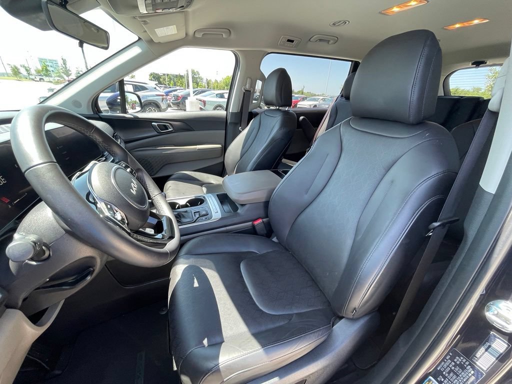 Certified 2025 Kia Carnival FWD image 20