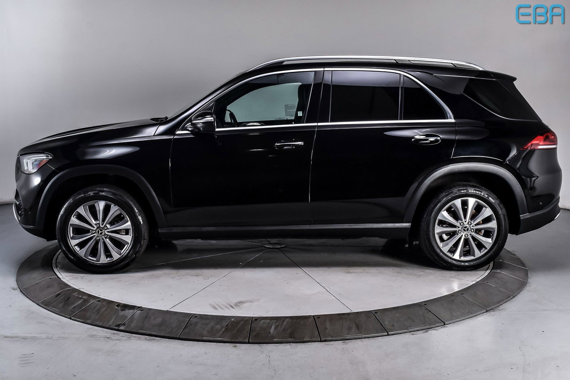 Used 2022 Mercedes-Benz GLE 350 4MATIC w/ Premium Package image 3