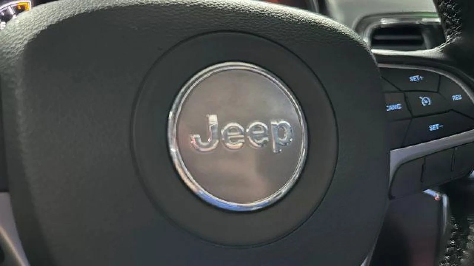 Used 2021 Jeep Grand Cherokee Limited w/ Sun & Sound Group image 21