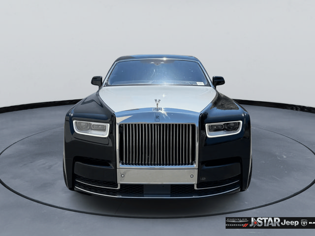 Used 2022 Rolls-Royce Phantom Sedan RWD image 2