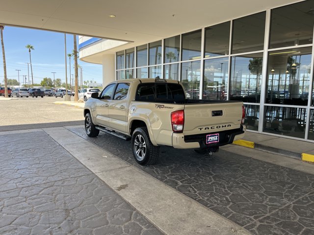 Used 2016 Toyota Tacoma TRD Sport RWD image 3