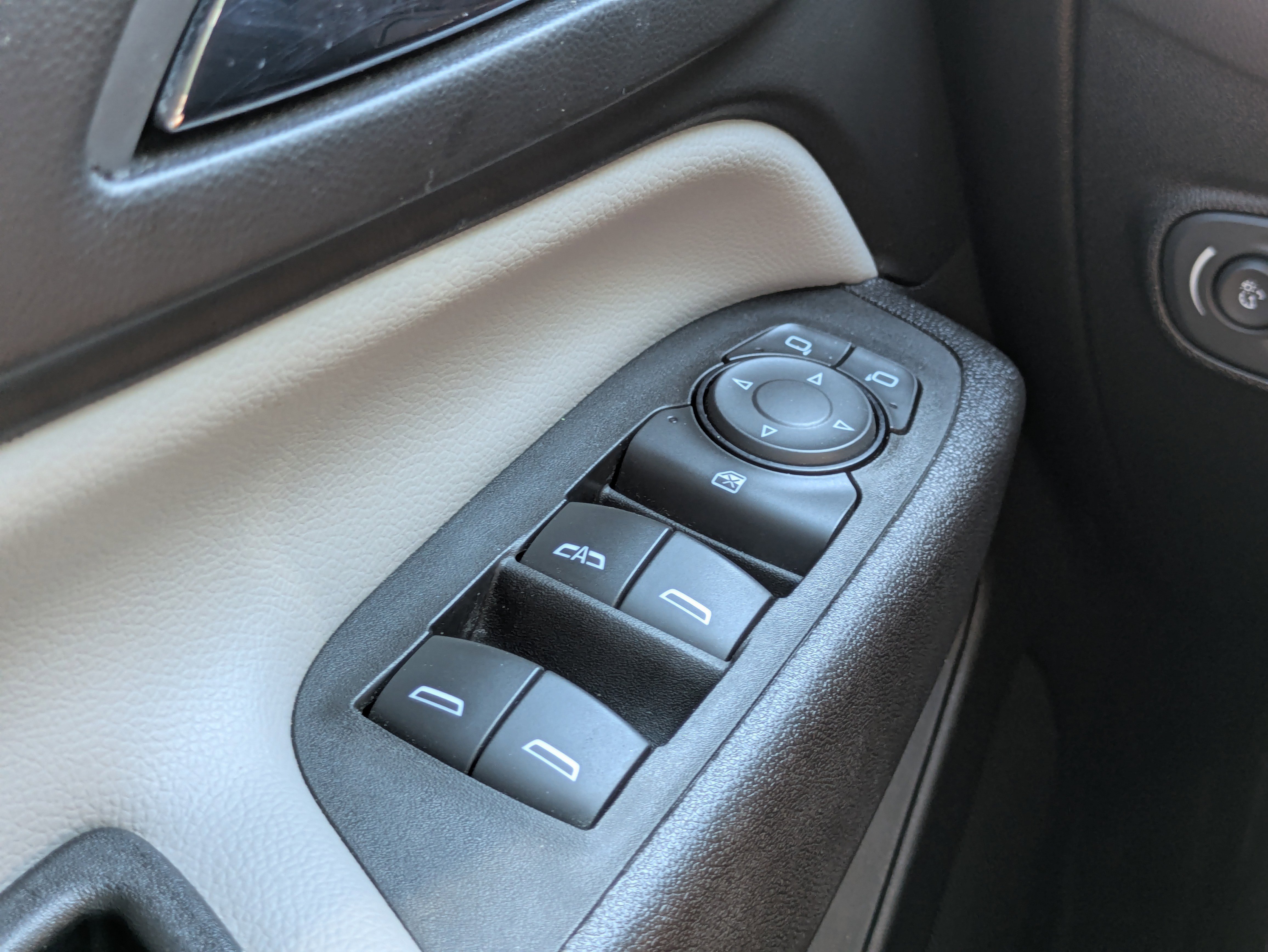 Used 2018 Chevrolet Equinox LS FWD image 28