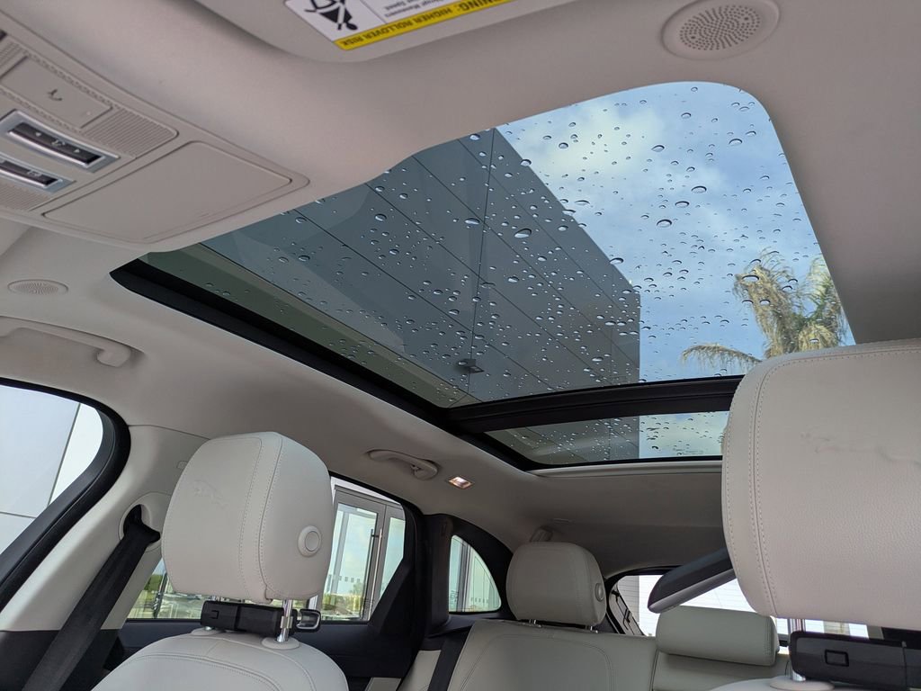 Used 2021 Jaguar F-PACE S image 23